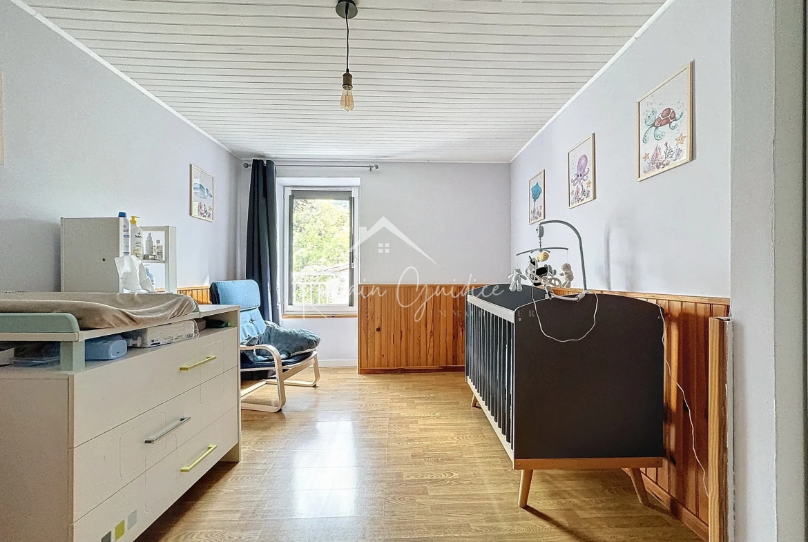 Charmante maison de ville de 123 m² avec garage à Saint Georges de Luzençon 