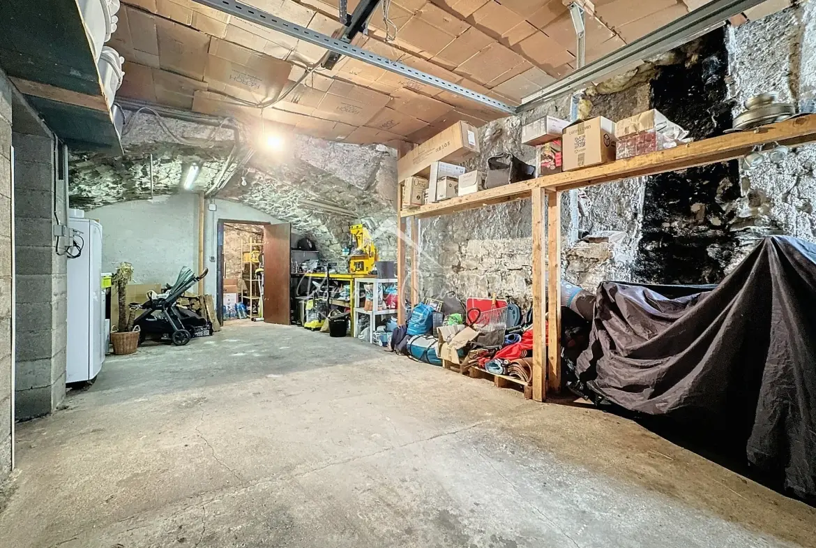 Charmante maison de ville de 123 m² avec garage à Saint Georges de Luzençon 