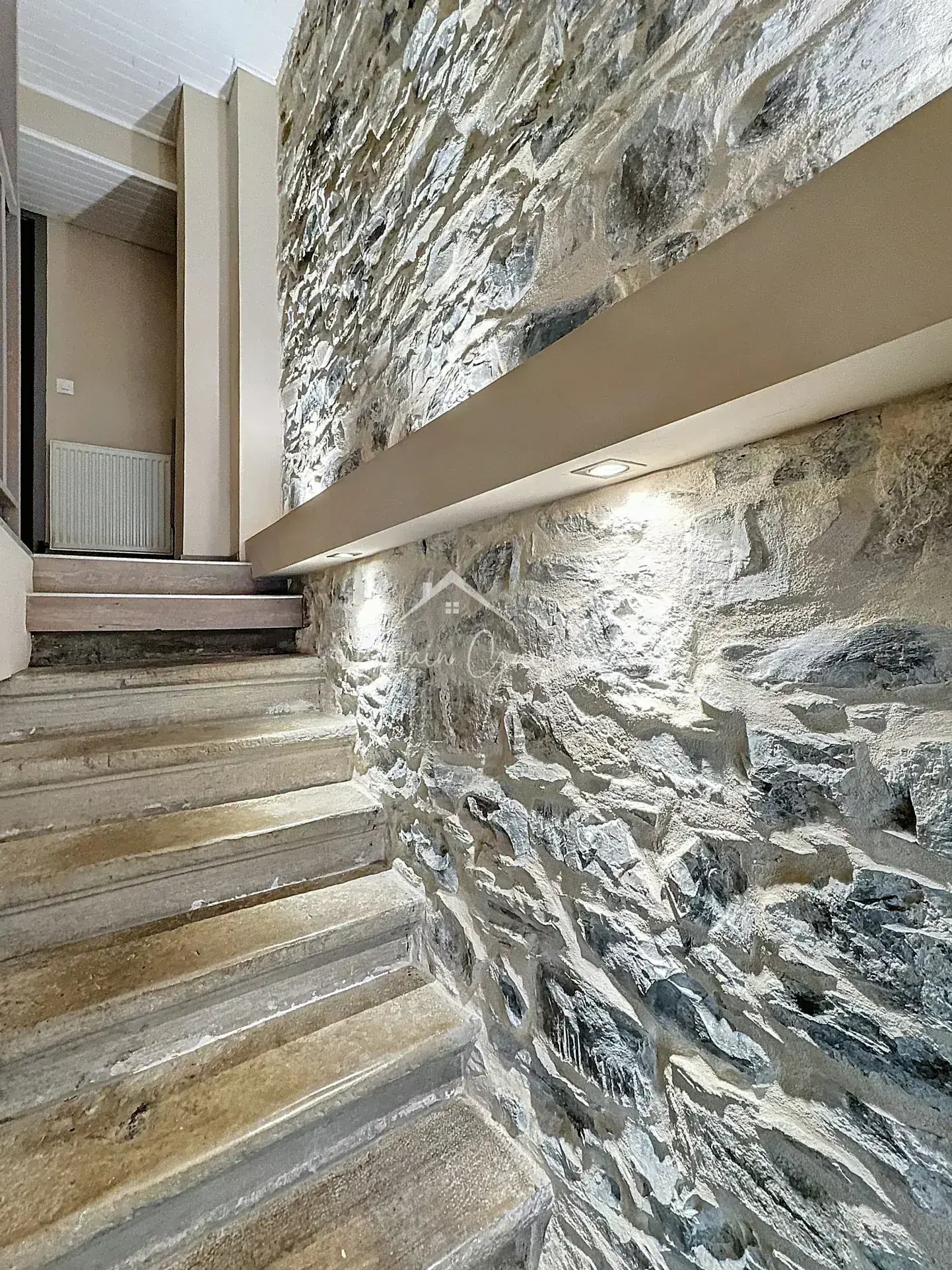 Charmante maison de ville de 123 m² avec garage à Saint Georges de Luzençon 