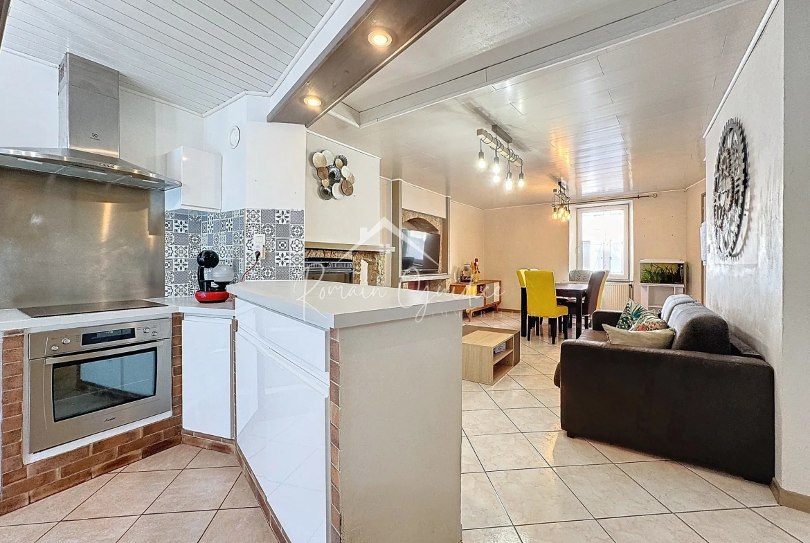 Charmante maison de ville de 123 m² avec garage à Saint Georges de Luzençon 