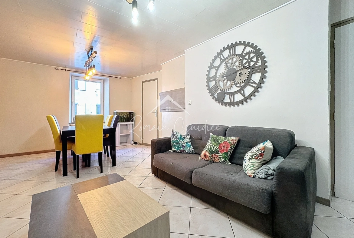 Charmante maison de ville de 123 m² avec garage à Saint Georges de Luzençon 