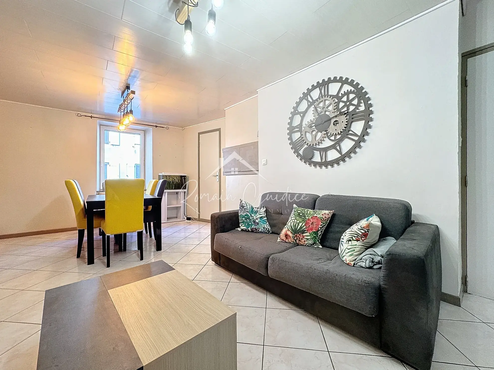 Charmante maison de ville de 123 m² avec garage à Saint Georges de Luzençon 