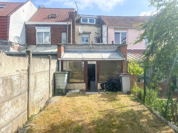 Maison à vendre à Roubaix avec 2 chambres et jardin – Opportunité première acquisition