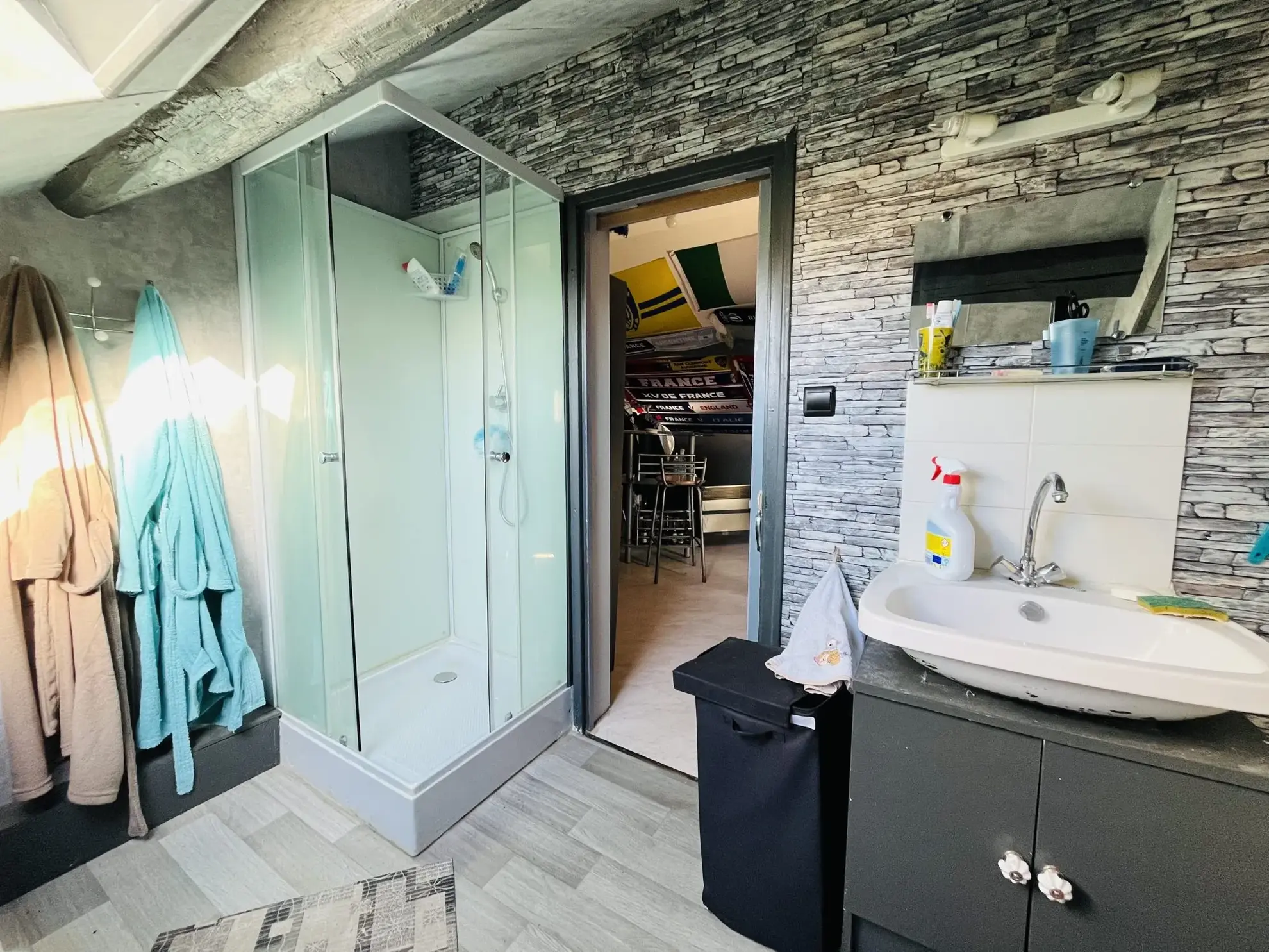 Opportunité maison familiale à Chamberat avec garage et jardin, proche Montluçon 