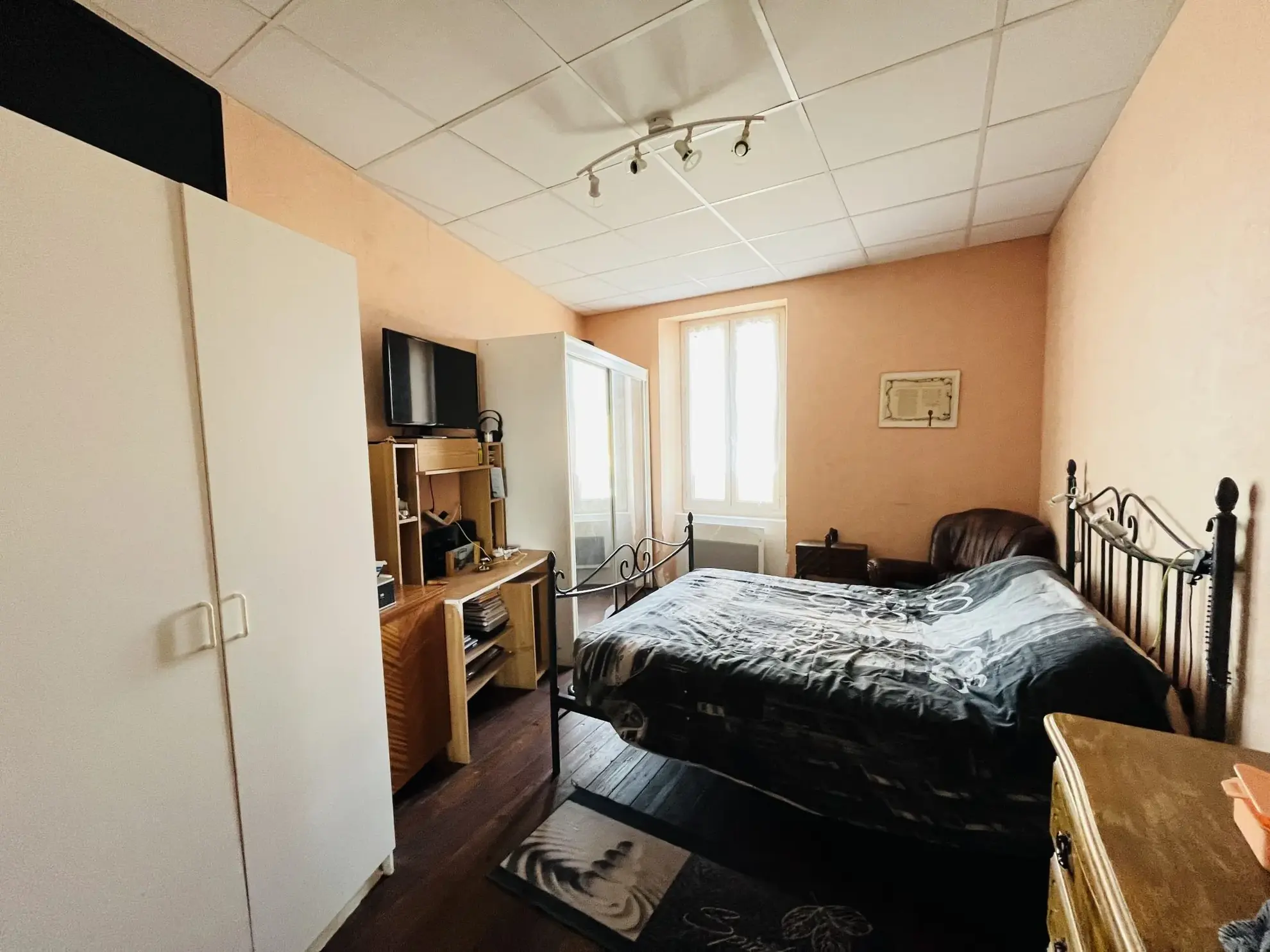 Opportunité maison familiale à Chamberat avec garage et jardin, proche Montluçon 