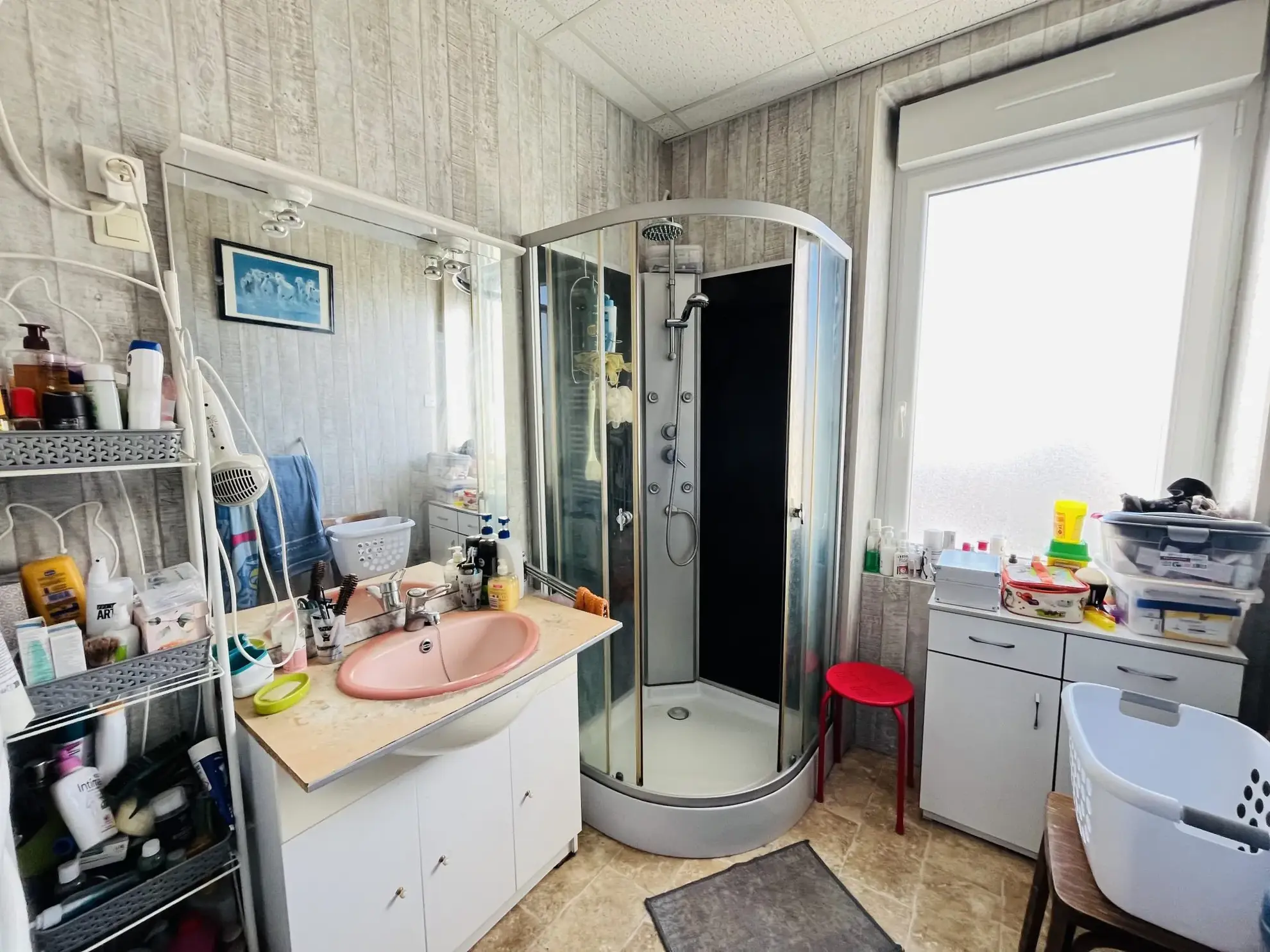 Opportunité maison familiale à Chamberat avec garage et jardin, proche Montluçon 