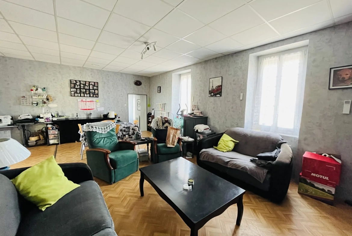 Opportunité maison familiale à Chamberat avec garage et jardin, proche Montluçon 