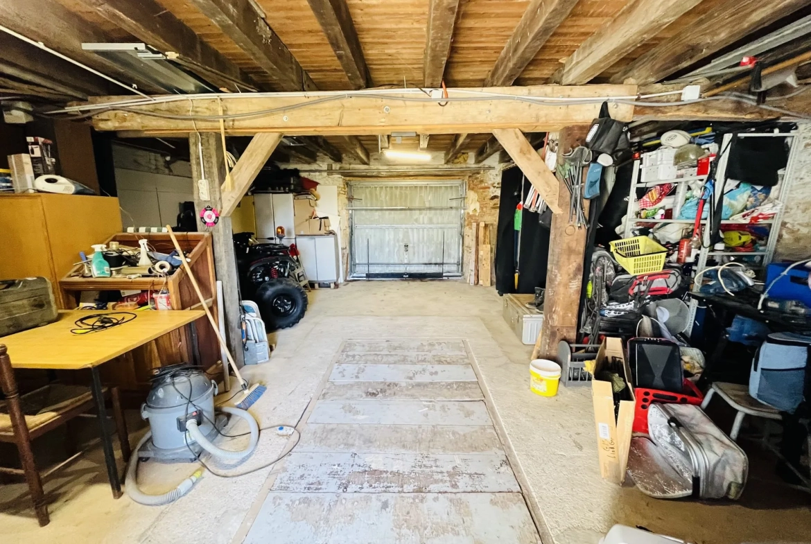 Opportunité maison familiale à Chamberat avec garage et jardin, proche Montluçon 