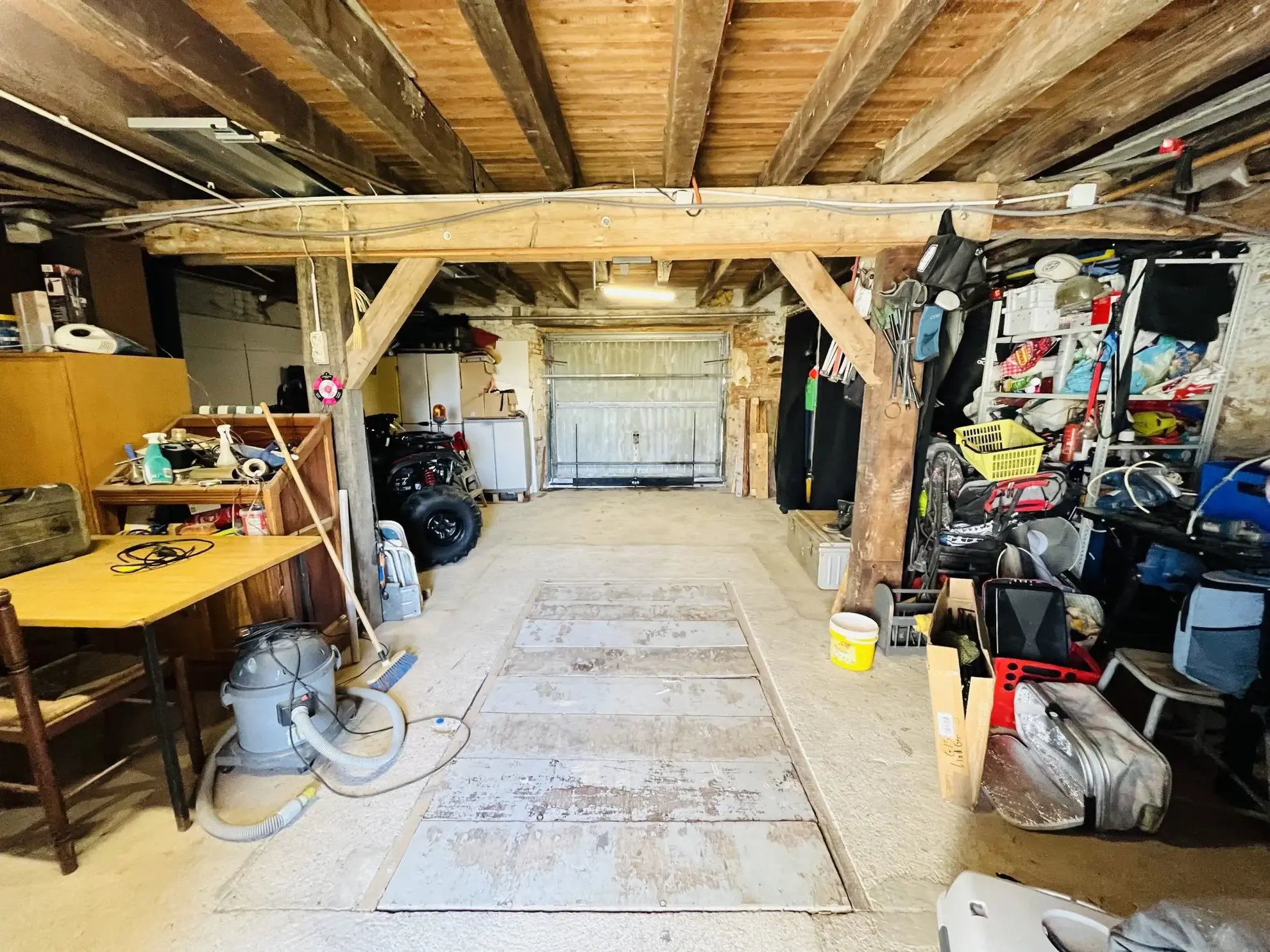 Opportunité maison familiale à Chamberat avec garage et jardin, proche Montluçon 