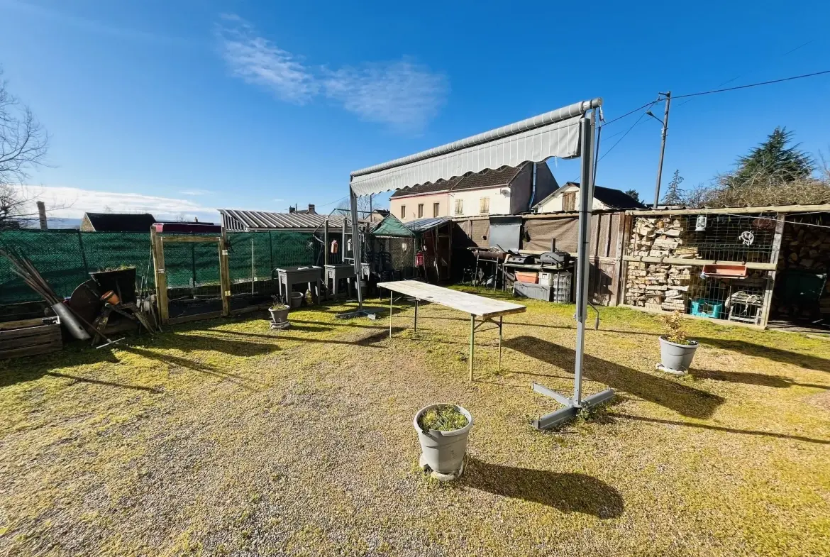 Opportunité maison familiale à Chamberat avec garage et jardin, proche Montluçon 