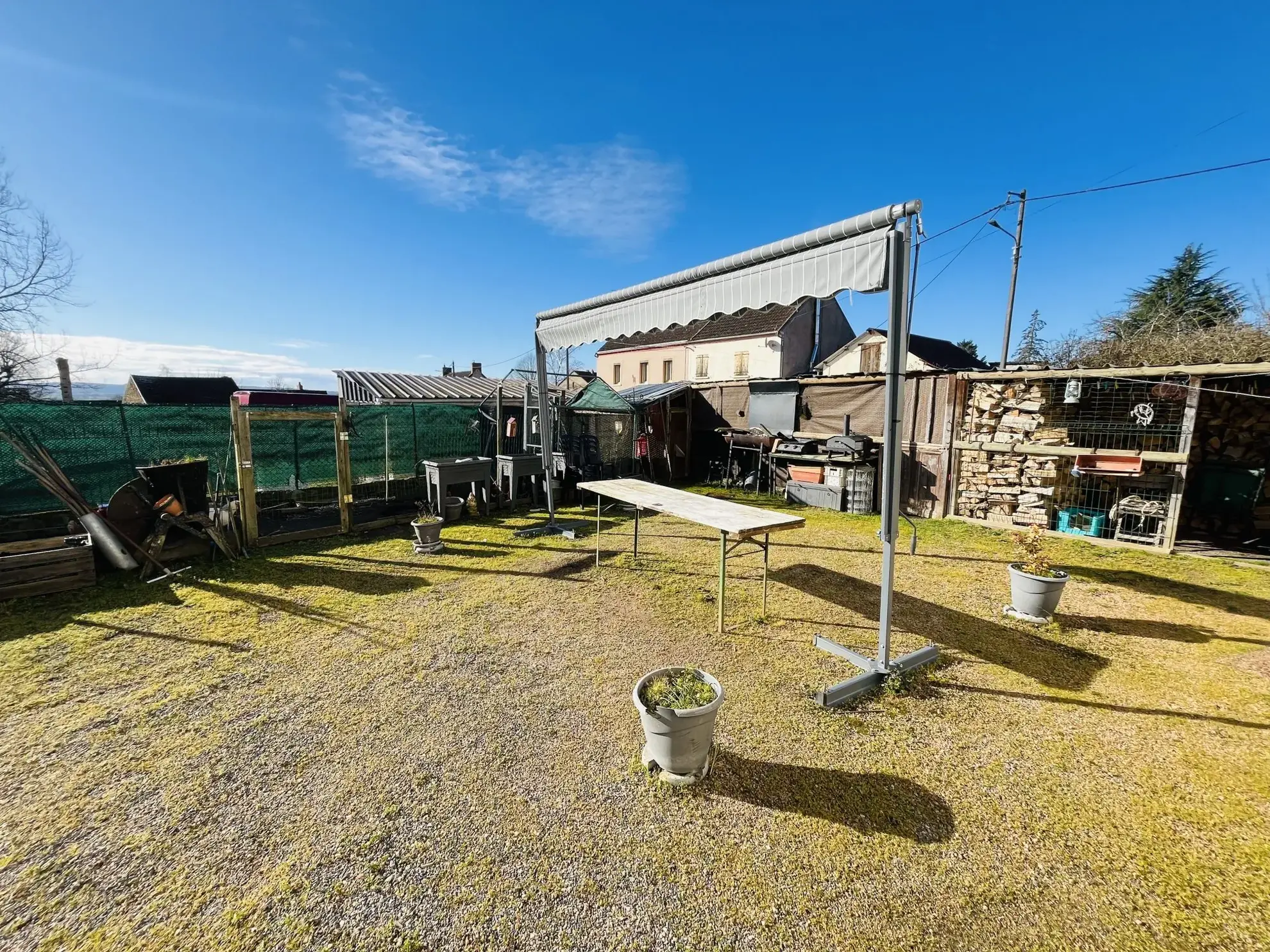 Opportunité maison familiale à Chamberat avec garage et jardin, proche Montluçon 