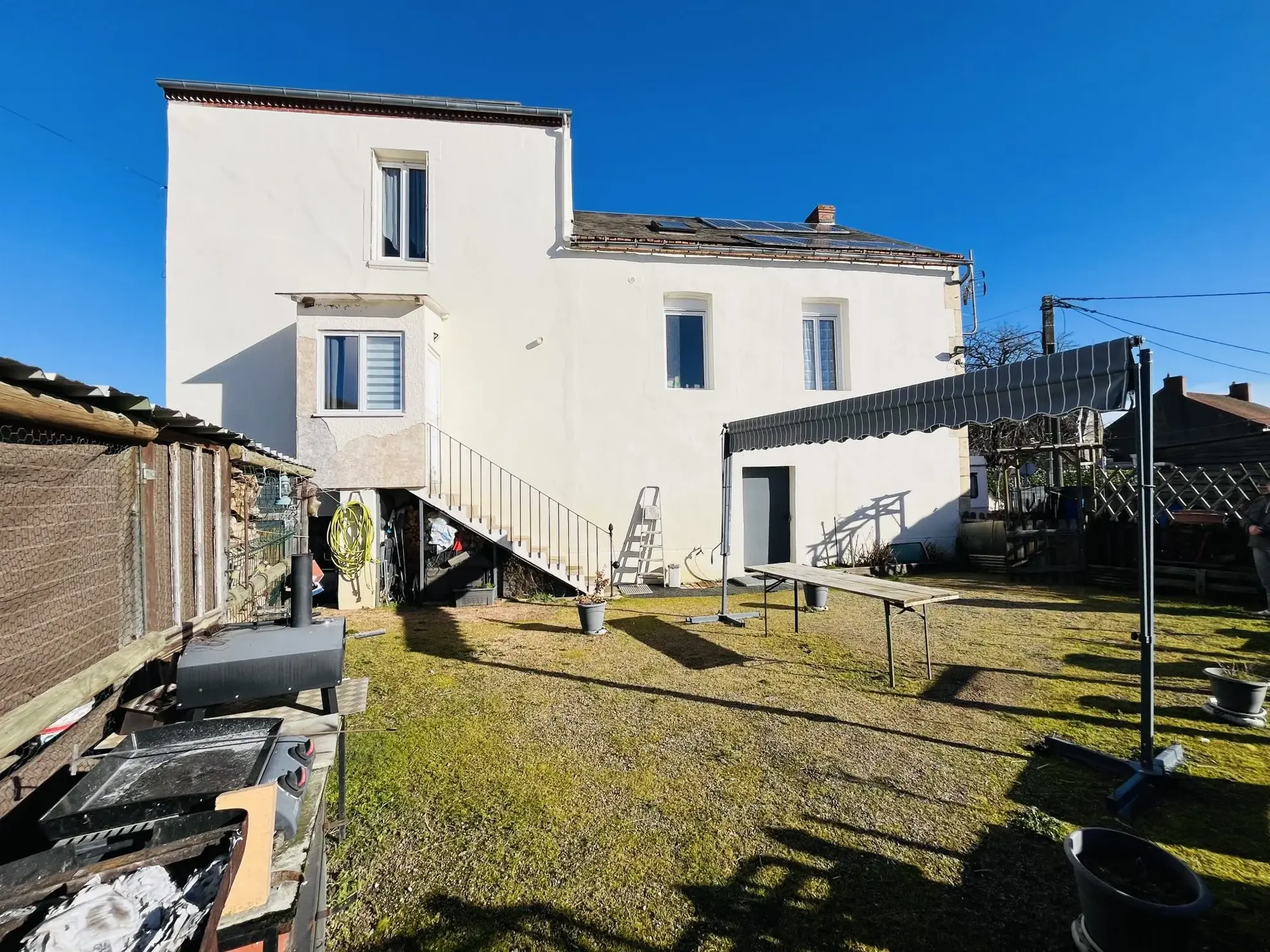 Opportunité maison familiale à Chamberat avec garage et jardin, proche Montluçon 