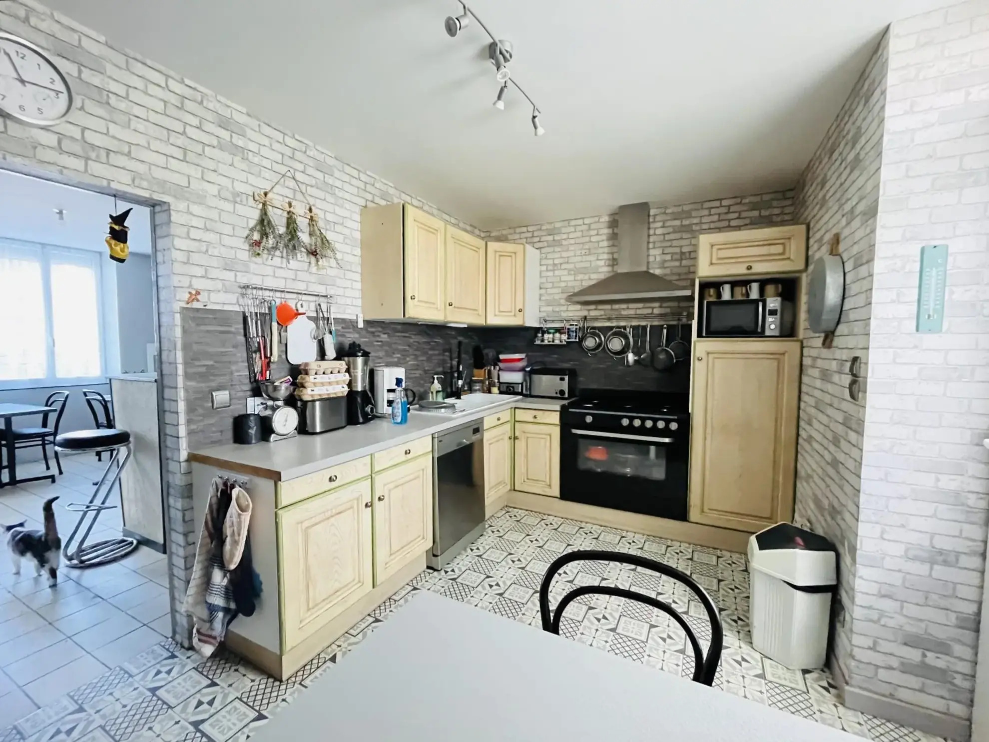 Opportunité maison familiale à Chamberat avec garage et jardin, proche Montluçon 