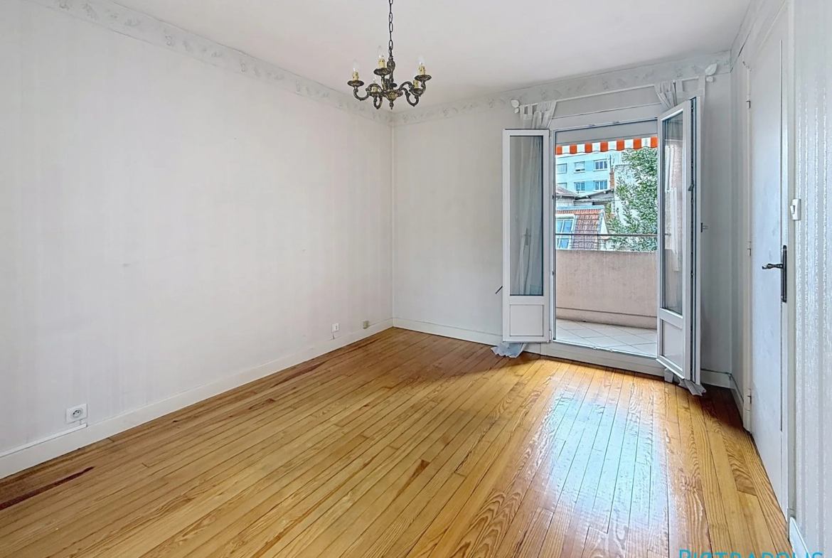 Vente appartement 4 pièces avec balcon à Roanne — proximité commerces et écoles 