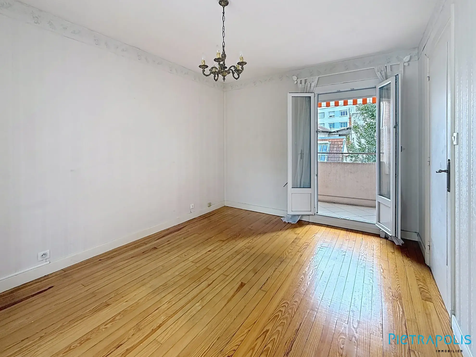 Vente appartement 4 pièces avec balcon à Roanne — proximité commerces et écoles 