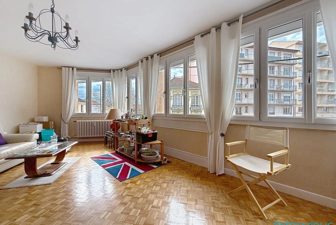 Vente appartement 4 pièces avec balcon à Roanne — proximité commerces et écoles 