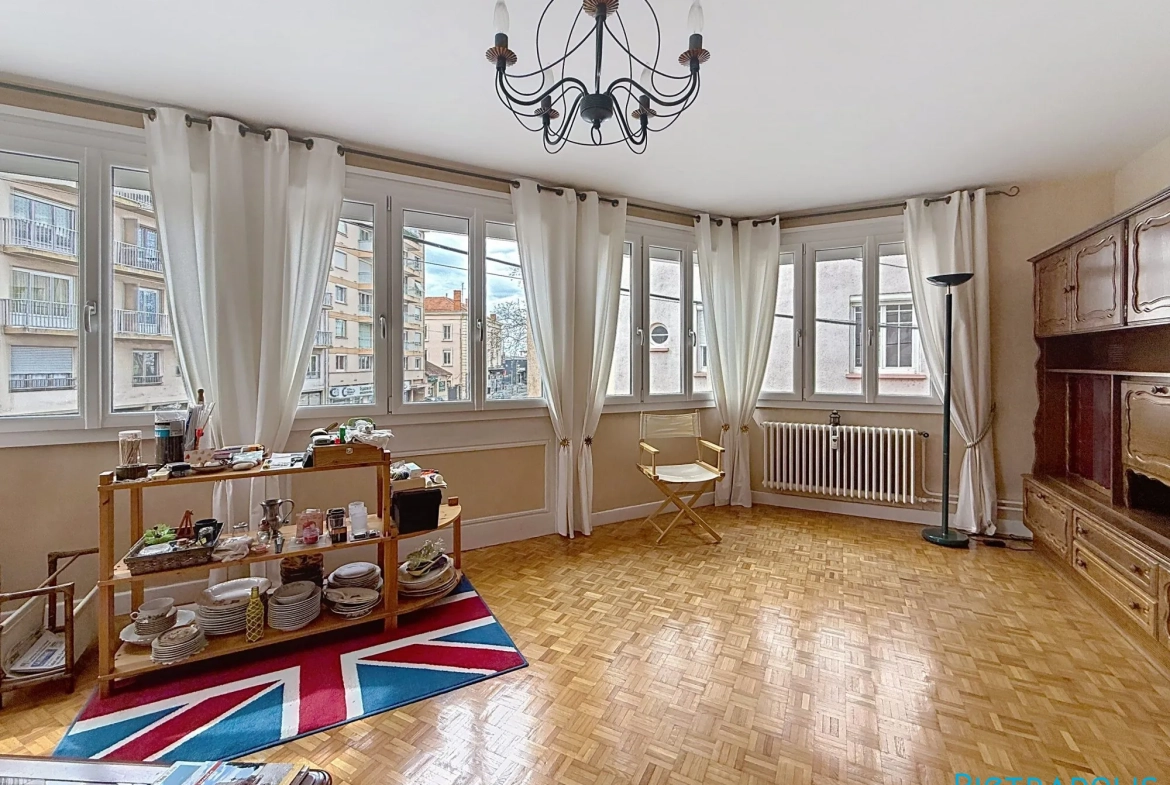 Vente appartement 4 pièces avec balcon à Roanne — proximité commerces et écoles 