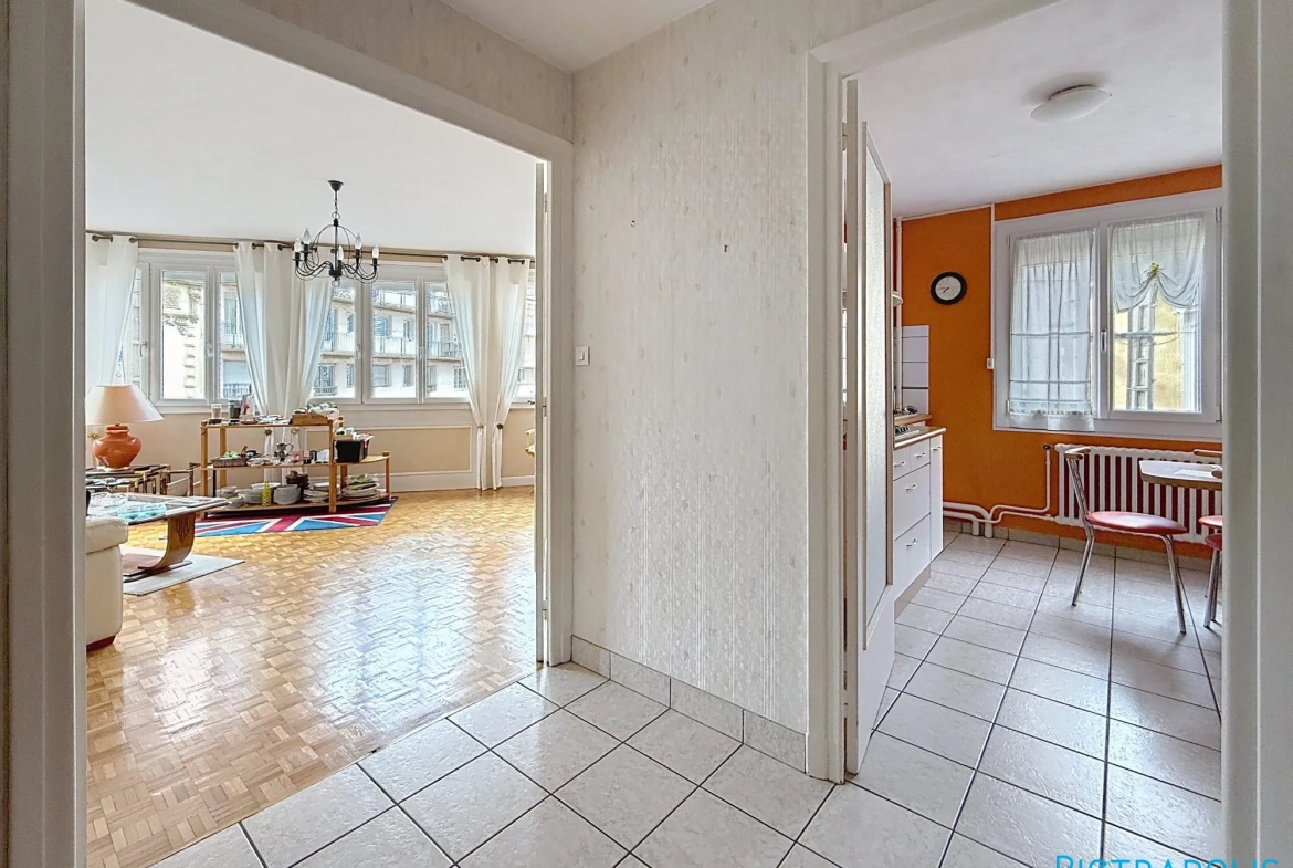 Vente appartement 4 pièces avec balcon à Roanne — proximité commerces et écoles 