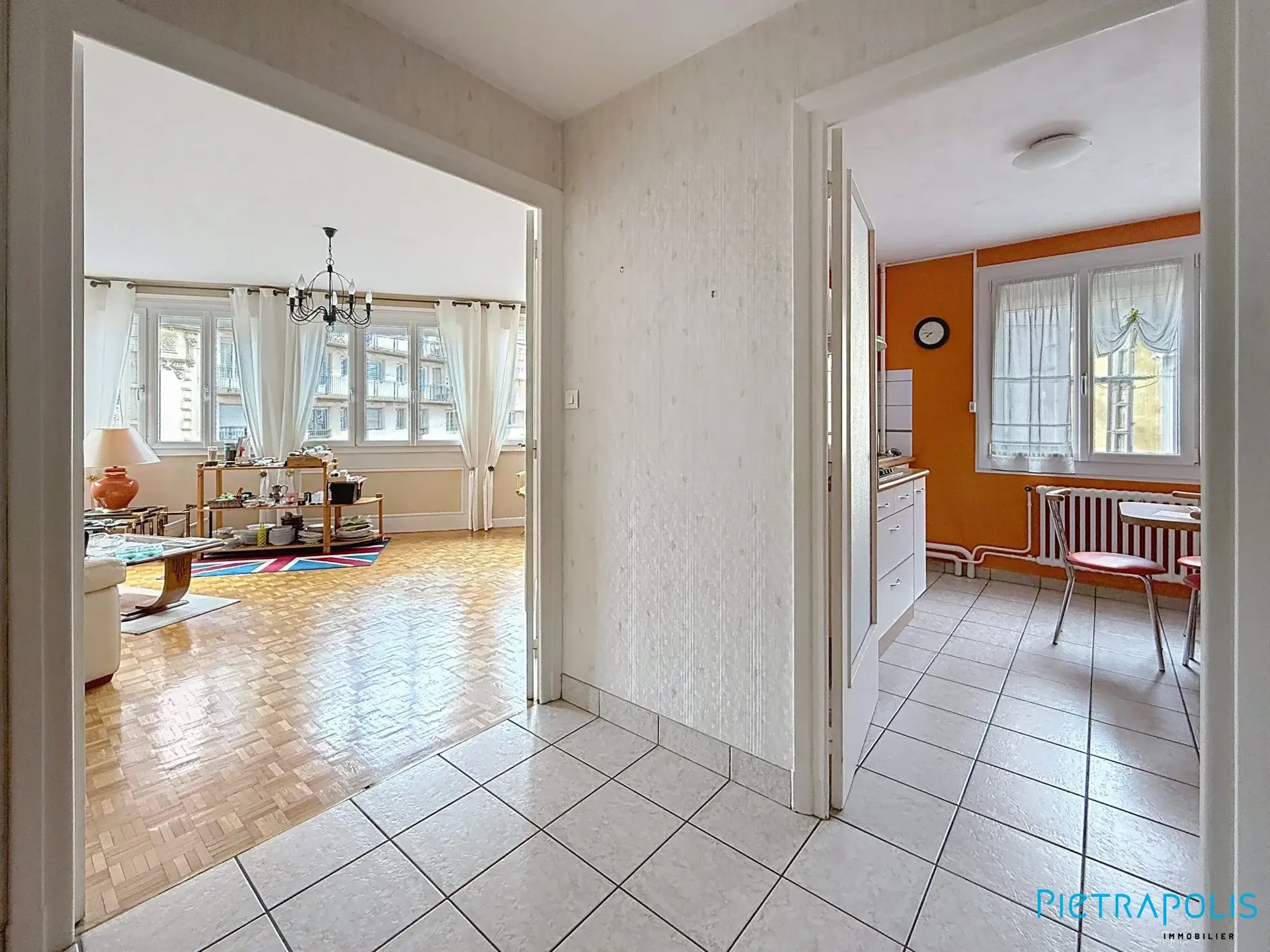 Vente appartement 4 pièces avec balcon à Roanne — proximité commerces et écoles 