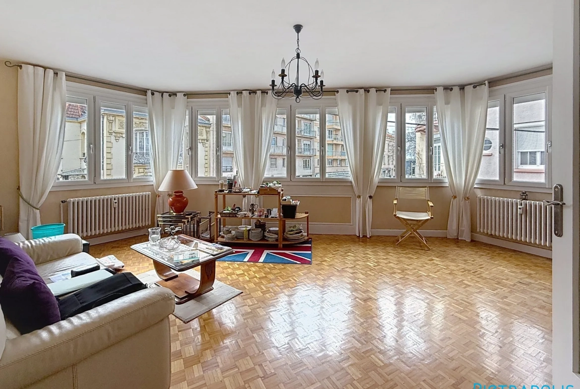 Vente appartement 4 pièces avec balcon à Roanne — proximité commerces et écoles 