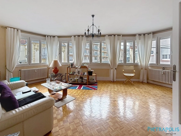 Vente appartement 4 pièces avec balcon à Roanne — proximité commerces et écoles