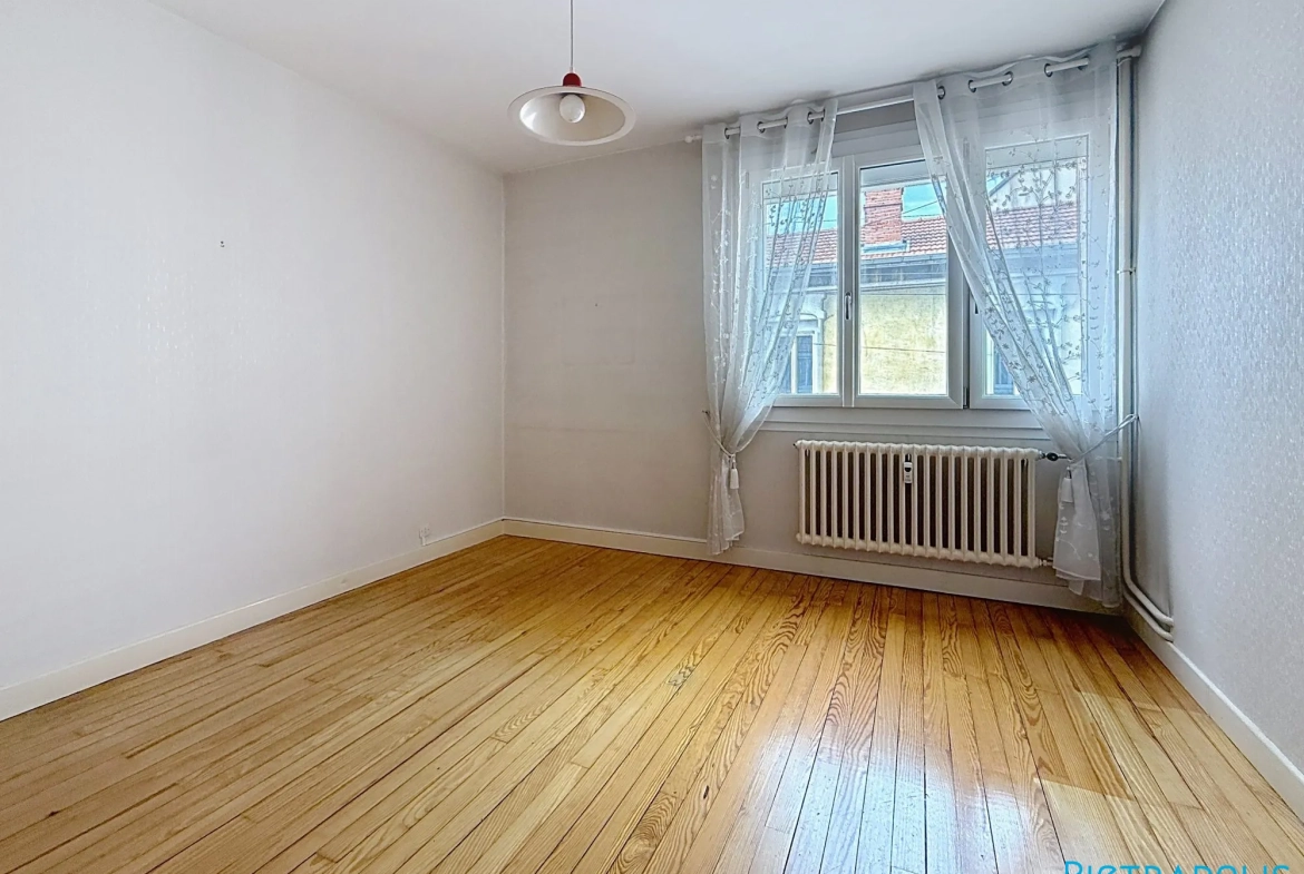 Vente appartement 4 pièces avec balcon à Roanne — proximité commerces et écoles 