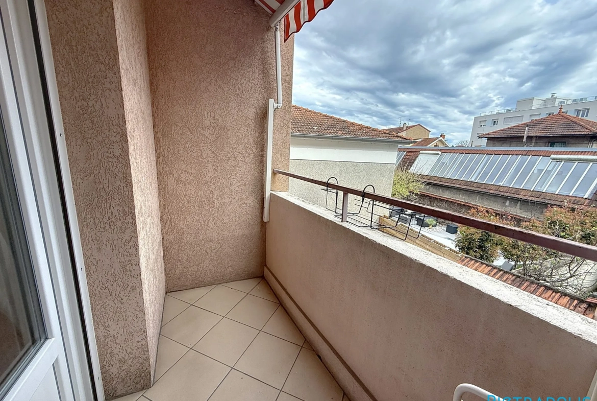 Vente appartement 4 pièces avec balcon à Roanne — proximité commerces et écoles 