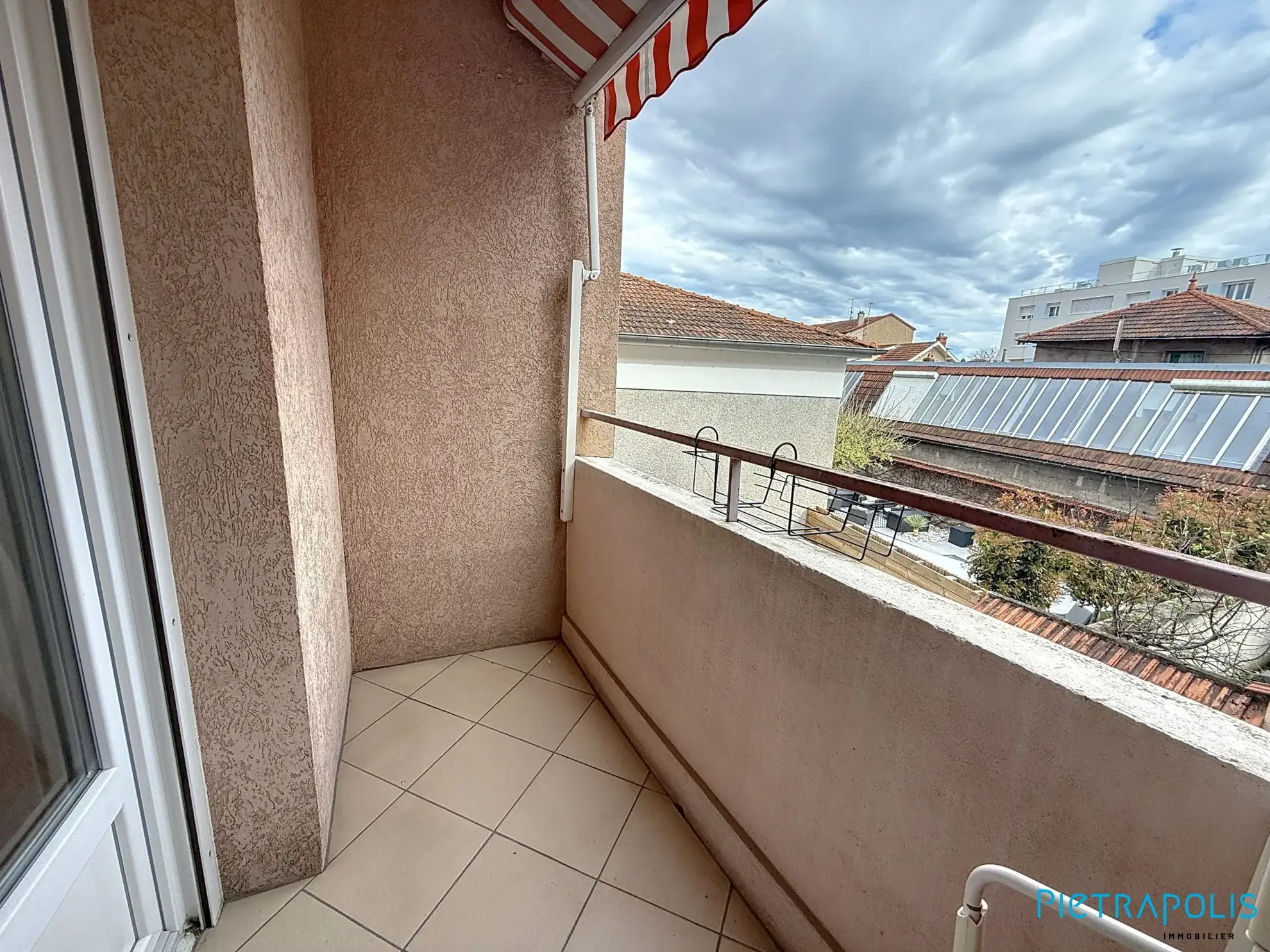 Vente appartement 4 pièces avec balcon à Roanne — proximité commerces et écoles 