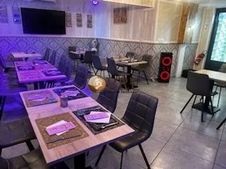 Fonds de commerce restaurant à vendre aux Abrets en Dauphiné, emplacement idéal 