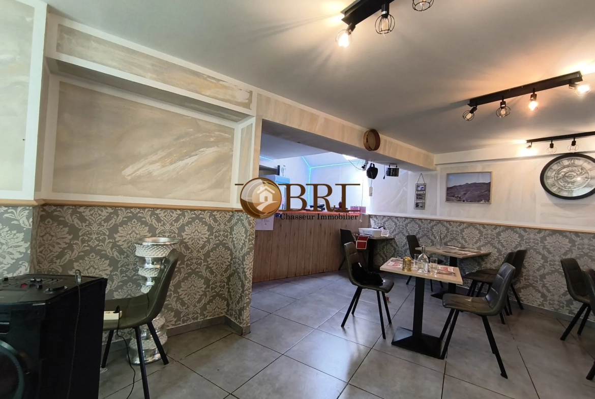 Fonds de commerce restaurant à vendre aux Abrets en Dauphiné, emplacement idéal 
