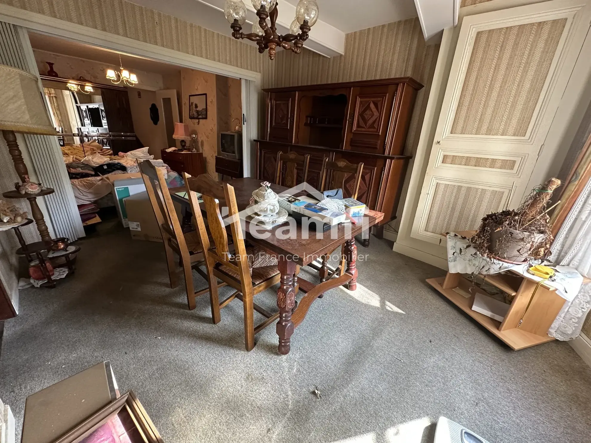Maison ancienne avec terrasse, atelier et potentiel d’aménagement à Thiers 