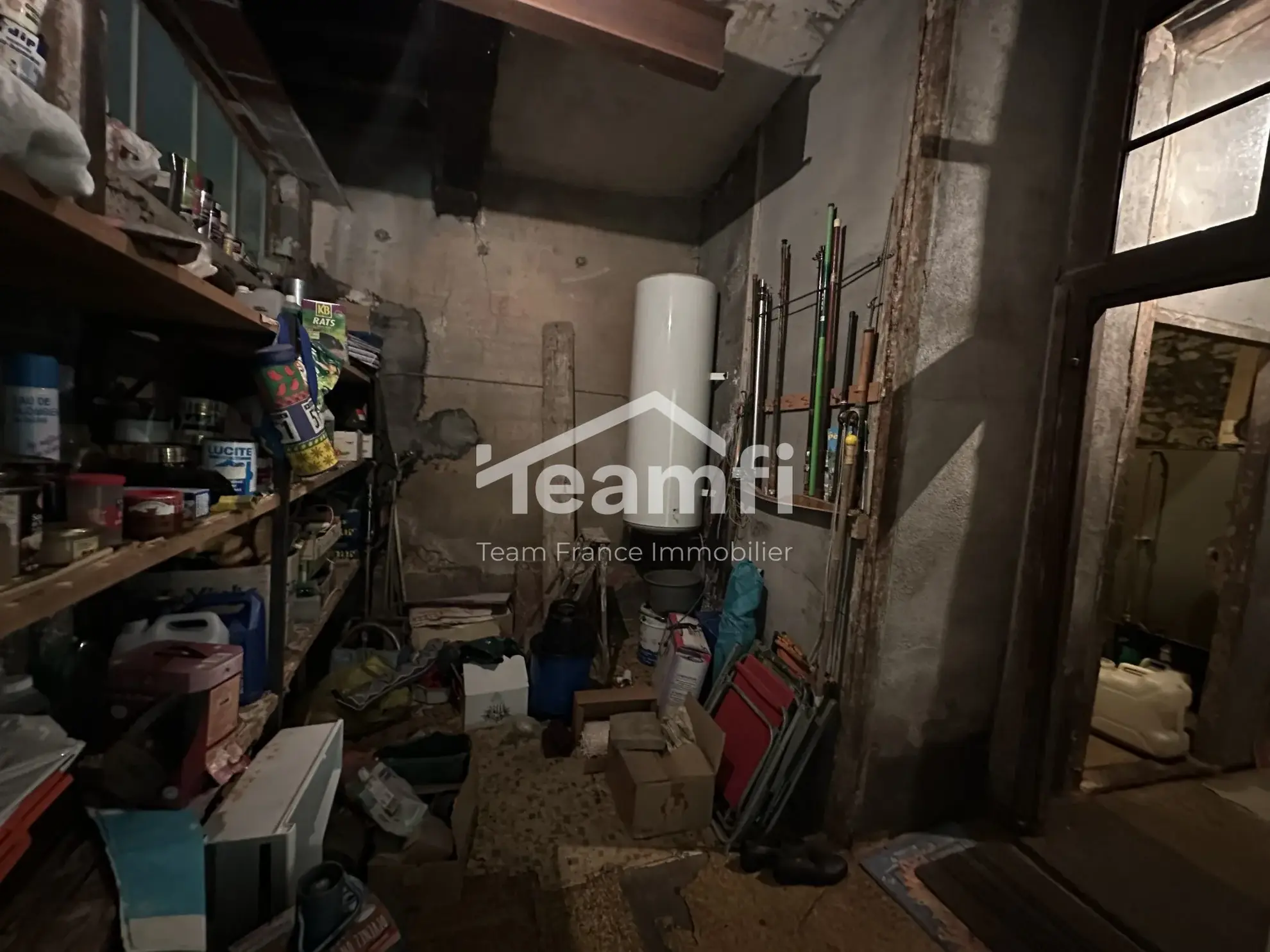 Maison ancienne avec terrasse, atelier et potentiel d’aménagement à Thiers 