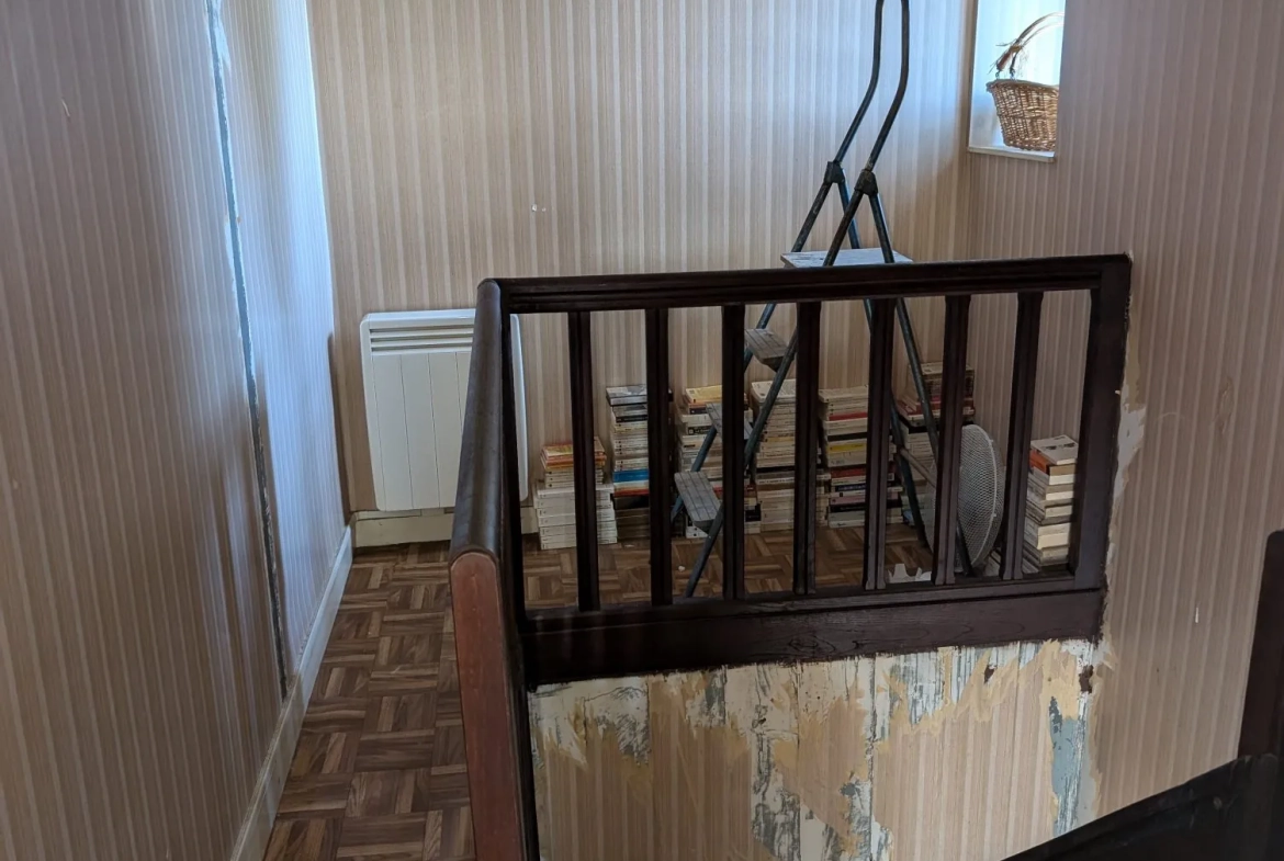Maison à vendre à MERDRIGNAC - 63,5 m², jardin, travaux à prévoir 
