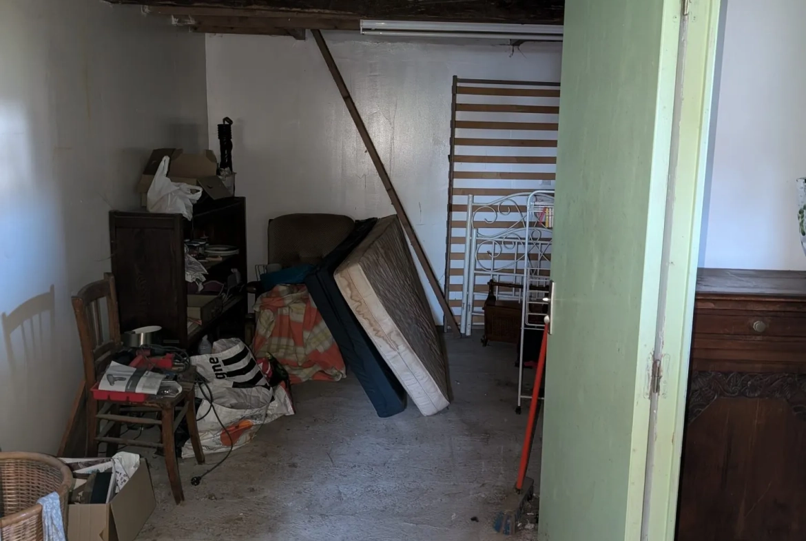 Maison à vendre à MERDRIGNAC - 63,5 m², jardin, travaux à prévoir 