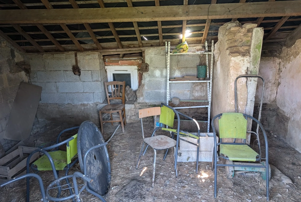 Maison à vendre à MERDRIGNAC - 63,5 m², jardin, travaux à prévoir 