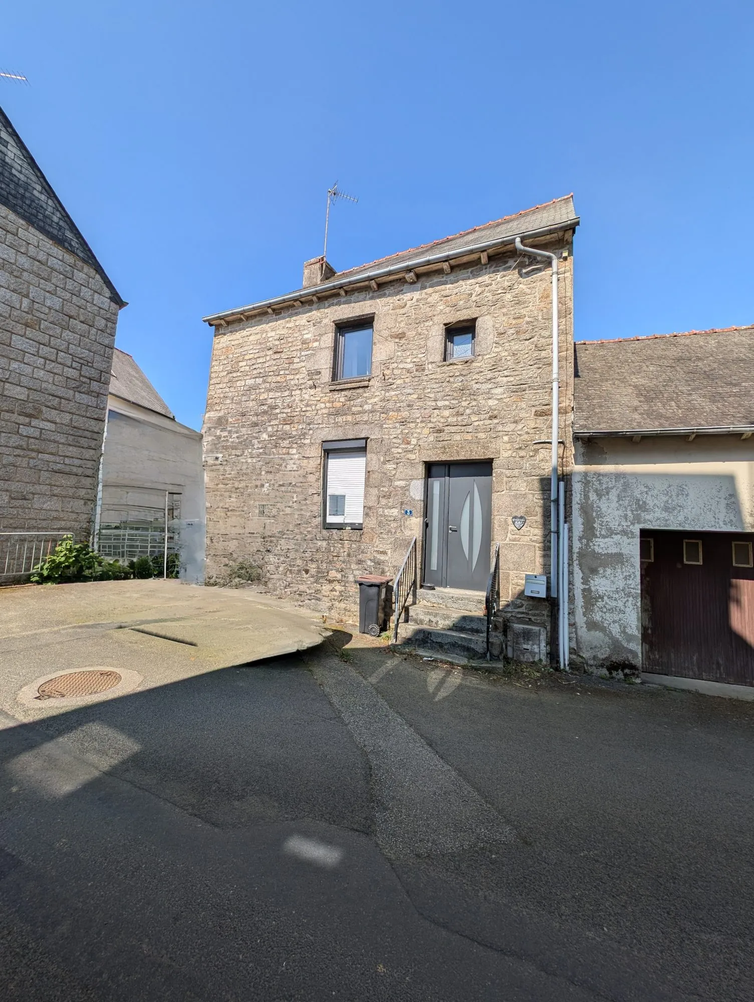 Maison à vendre à MERDRIGNAC - 63,5 m², jardin, travaux à prévoir 