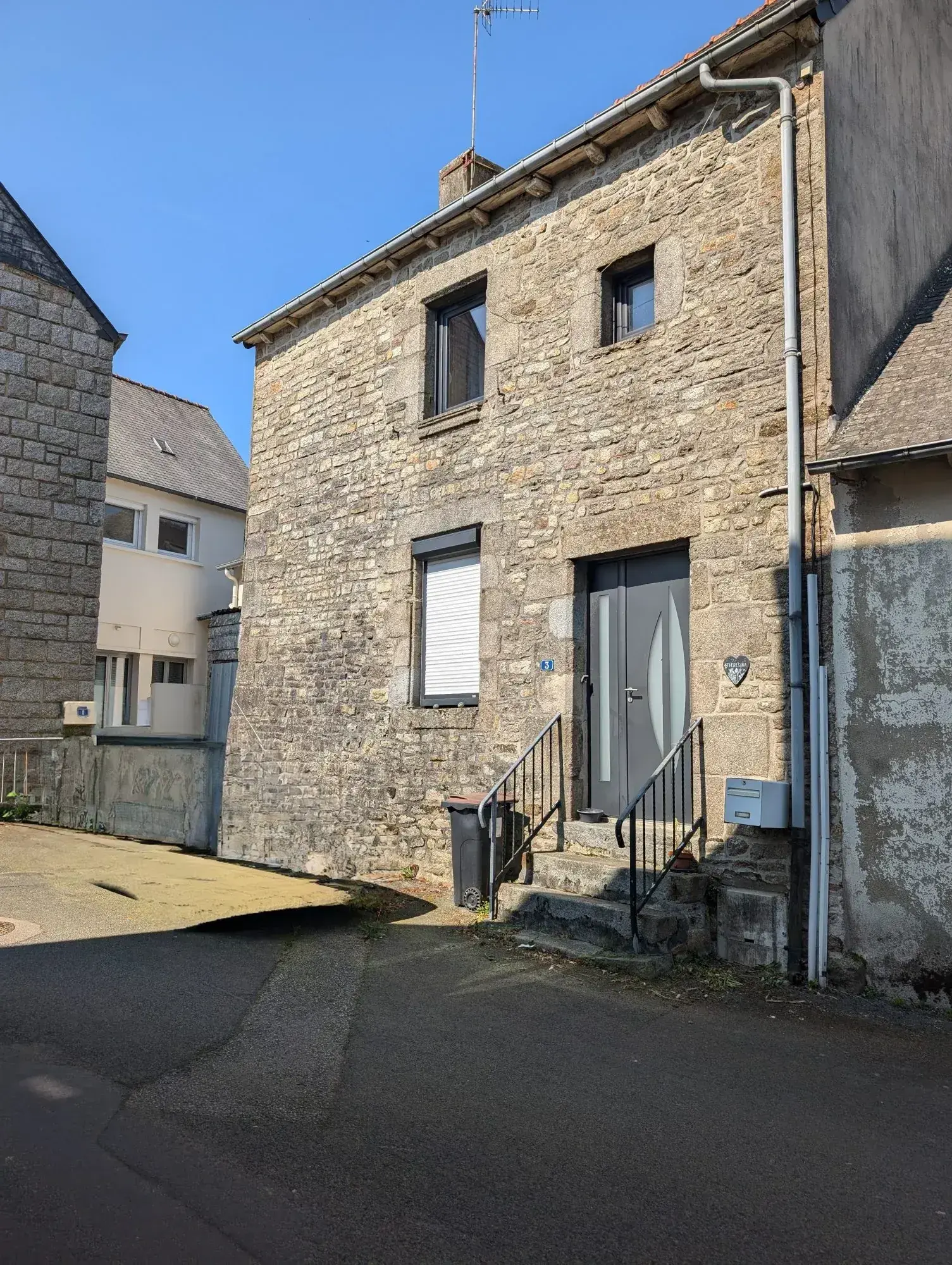 Maison à vendre à MERDRIGNAC - 63,5 m², jardin, travaux à prévoir 