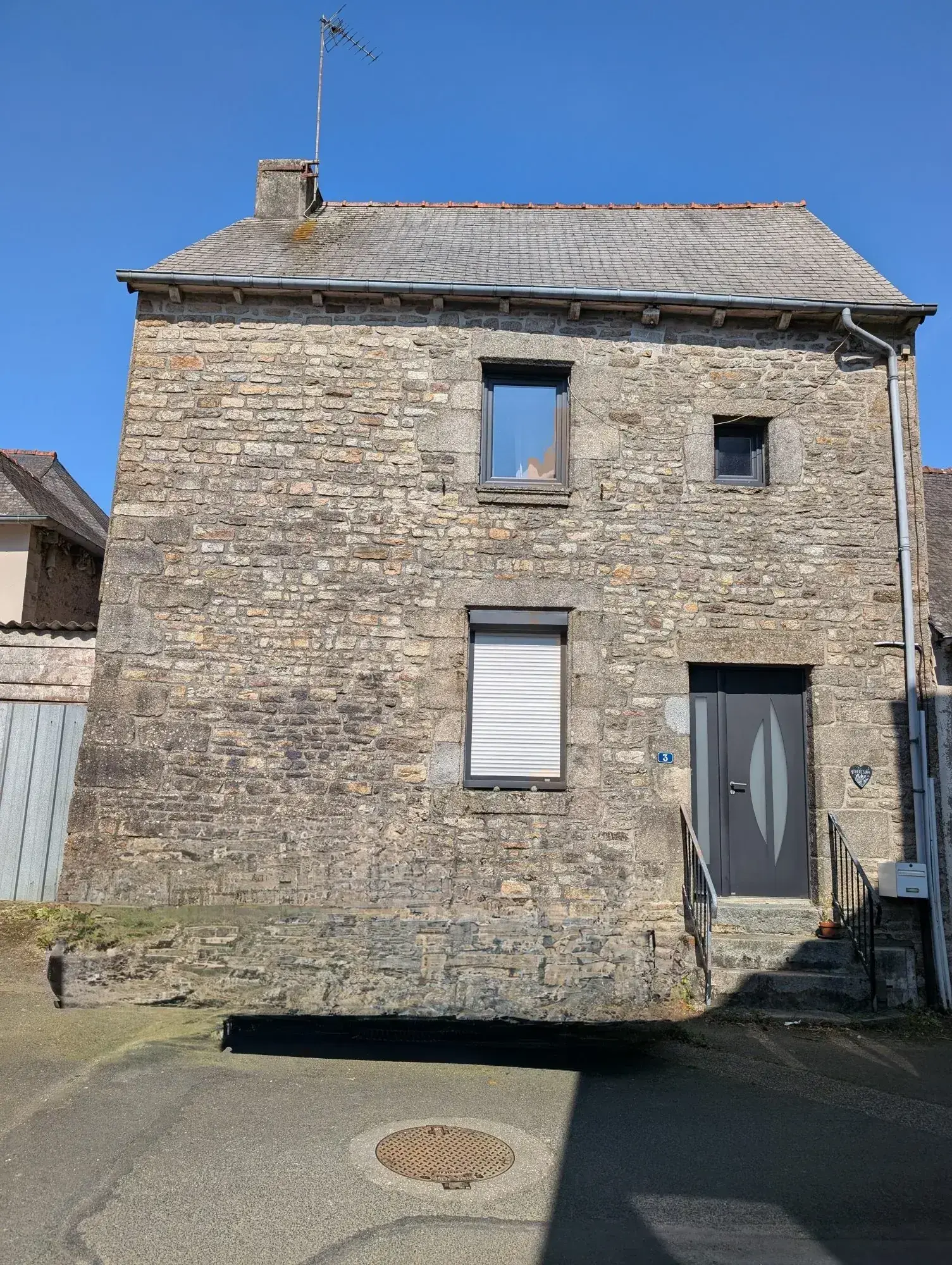 Maison à vendre à MERDRIGNAC - 63,5 m², jardin, travaux à prévoir 