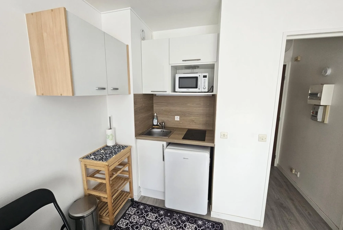 Studio rénové à vendre à Villers-sur-Mer à 600 mètres de la plage avec parking privé 