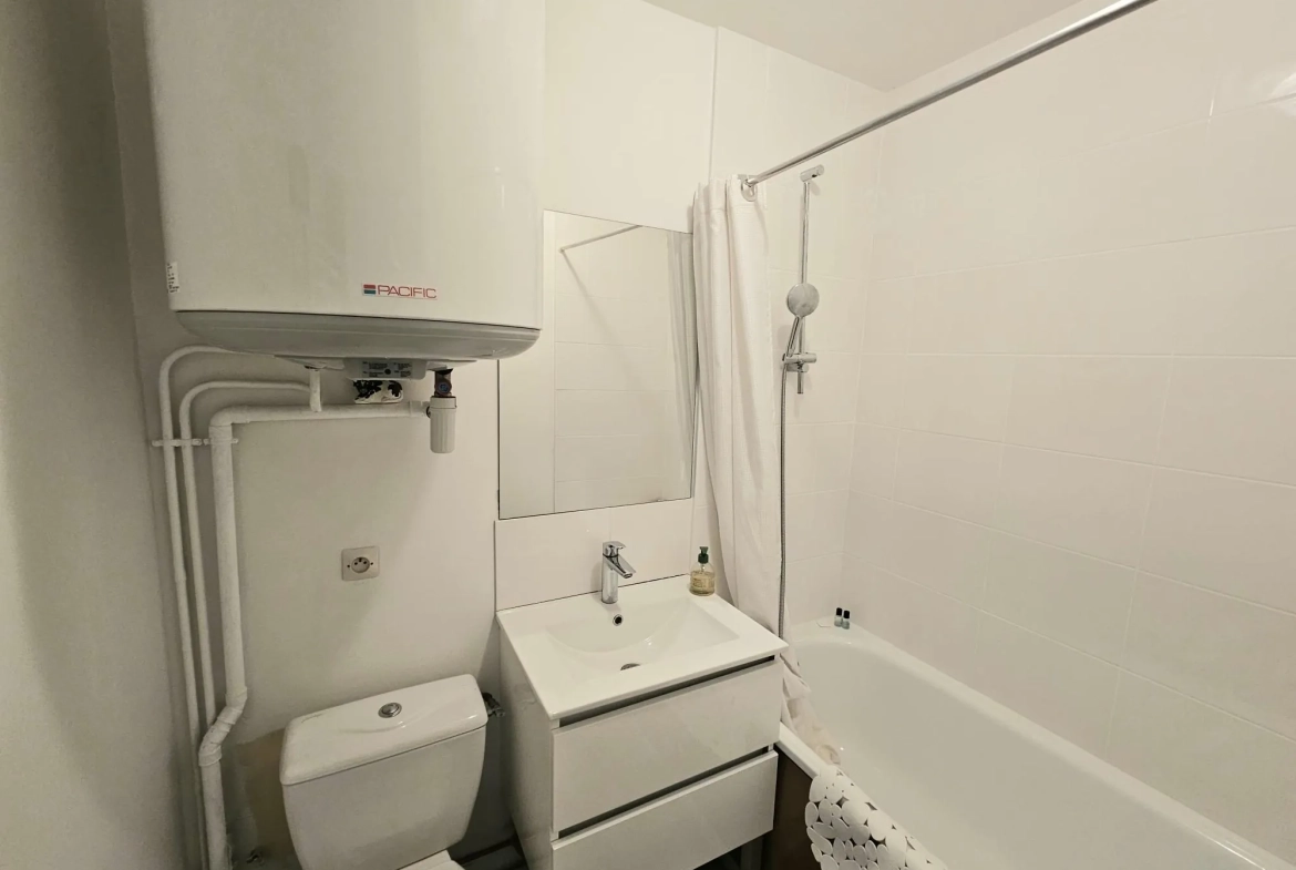 Studio rénové à vendre à Villers-sur-Mer à 600 mètres de la plage avec parking privé 