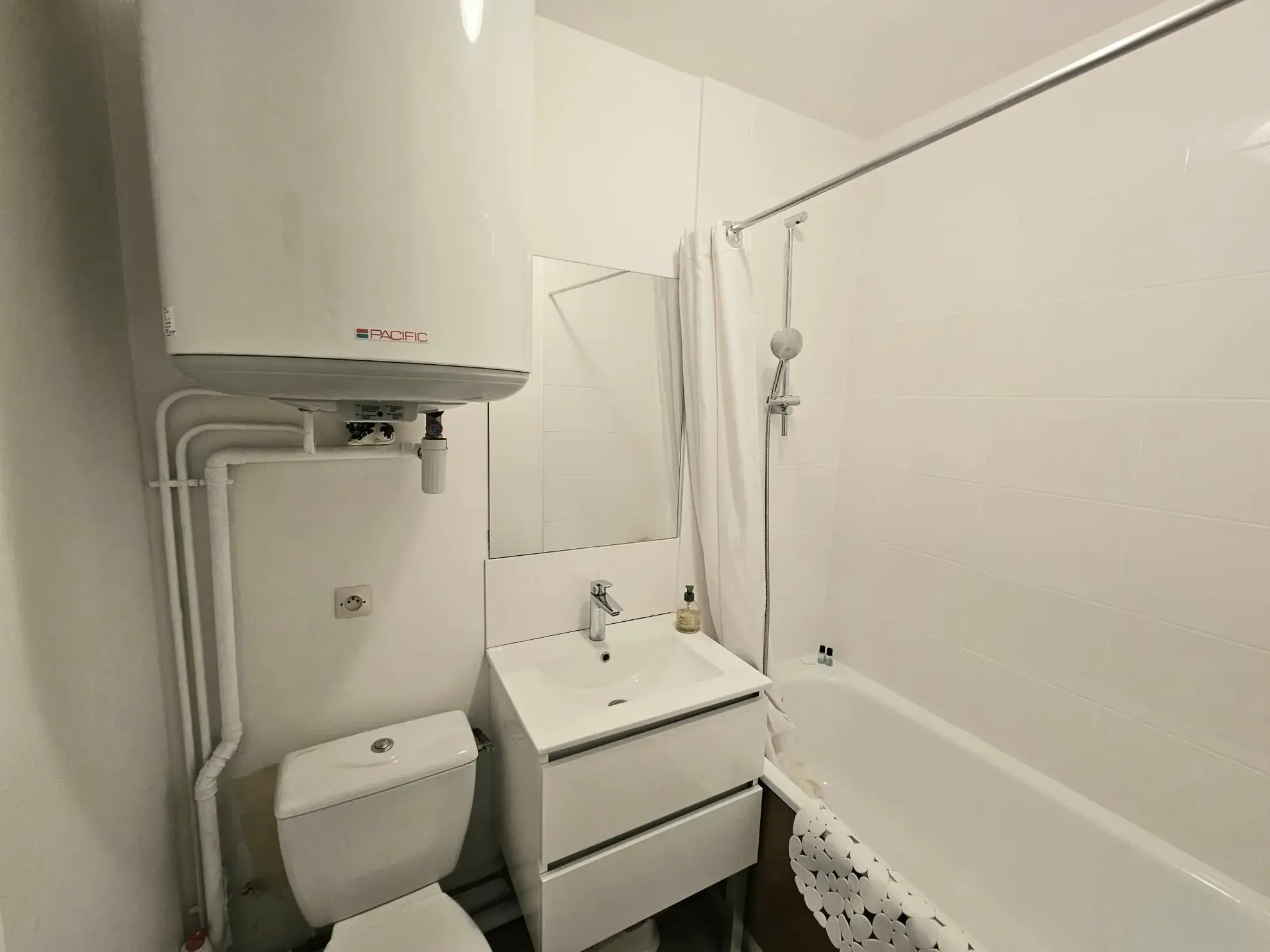 Studio rénové à vendre à Villers-sur-Mer à 600 mètres de la plage avec parking privé 