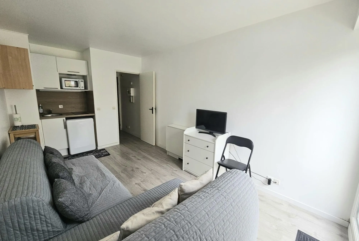 Studio rénové à vendre à Villers-sur-Mer à 600 mètres de la plage avec parking privé 