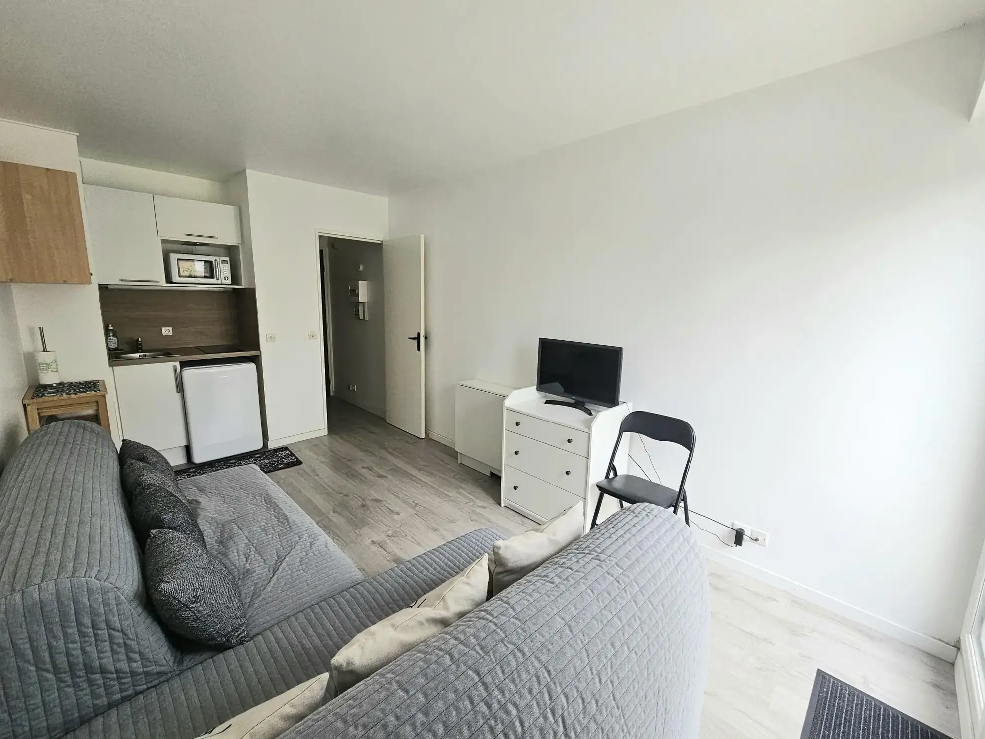 Studio rénové à vendre à Villers-sur-Mer à 600 mètres de la plage avec parking privé 