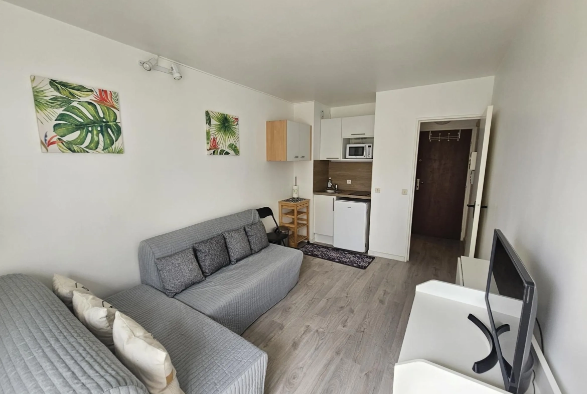 Studio rénové à vendre à Villers-sur-Mer à 600 mètres de la plage avec parking privé 