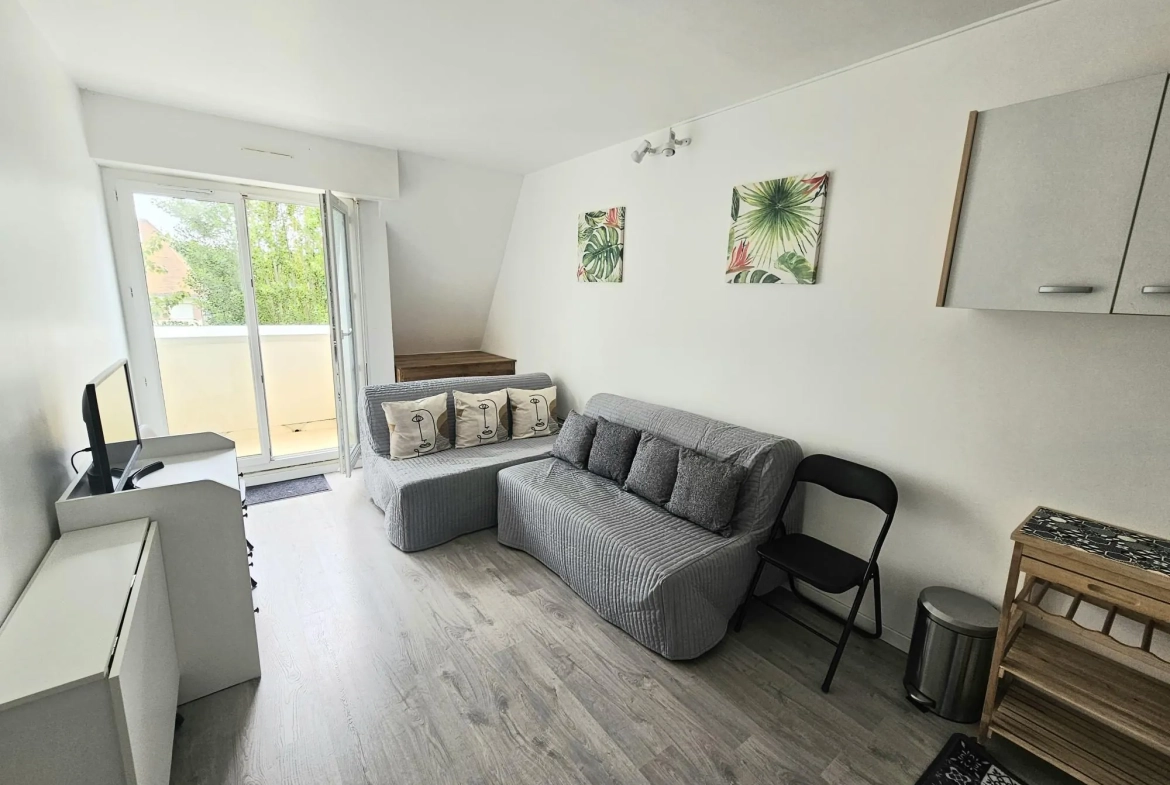Studio rénové à vendre à Villers-sur-Mer à 600 mètres de la plage avec parking privé 