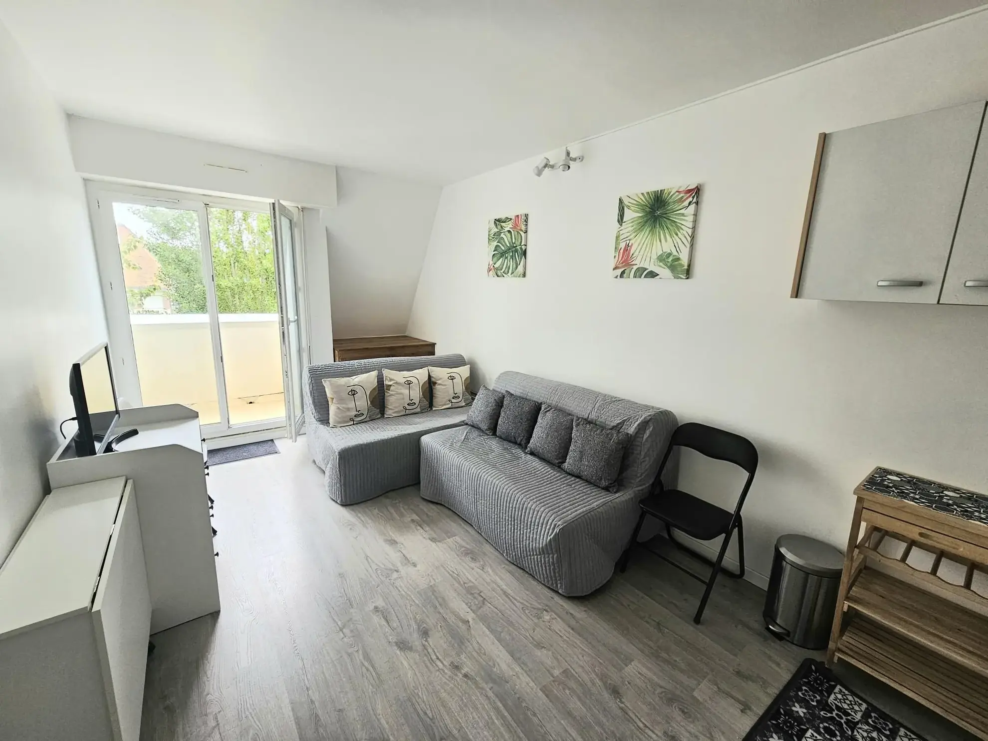 Studio rénové à vendre à Villers-sur-Mer à 600 mètres de la plage avec parking privé 