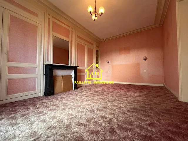 Maison mitoyenne à Bolbec avec terrain de 292 m², 4 chambres, travaux à prévoir 