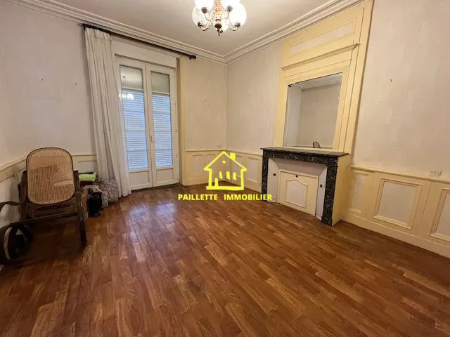 Maison mitoyenne à Bolbec avec terrain de 292 m², 4 chambres, travaux à prévoir 