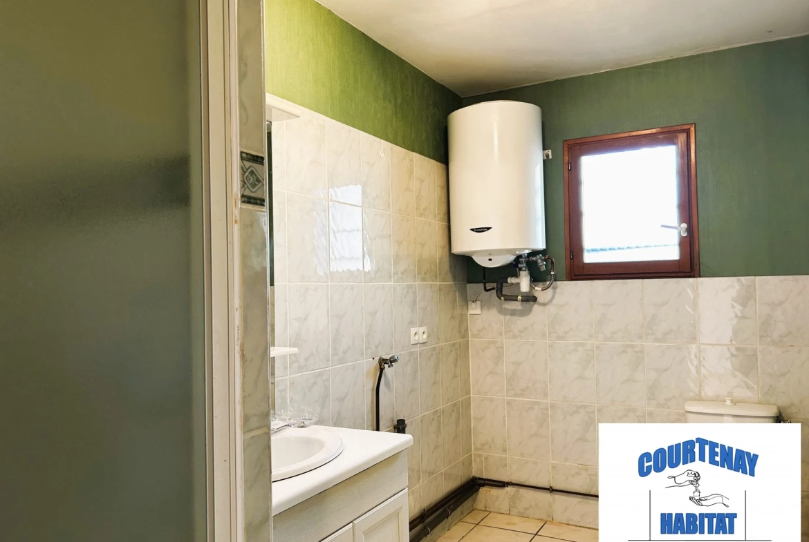 Pavillon à vendre à Jouy (89150) avec terrain de 1225 m² - 4 chambres, garage, et aménagements modernes 
