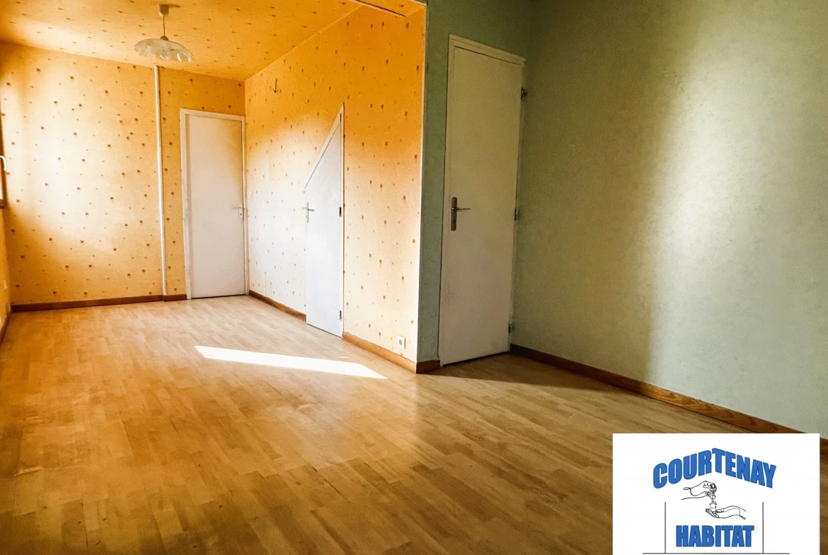 Pavillon à vendre à Jouy (89150) avec terrain de 1225 m² - 4 chambres, garage, et aménagements modernes 